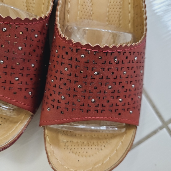 Sandals Slip ons - Picture 4 of 7